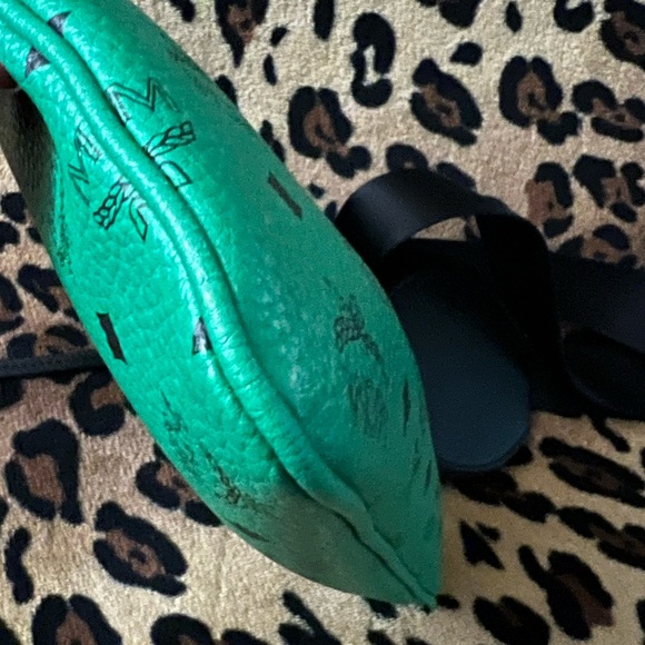 ✅PRICE FIRM✅AUTHENTIC MCM Green Pouch. SUPER RARE🔥 - Picture 10 of 15